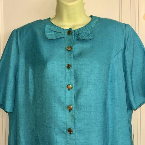 Vintage 60s Shimmery Turquoise Shift Short Sleeve Dress with shiny gold buttons - Picture 3 of 10